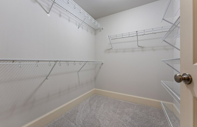 Building Photo - Spacious 5-Bedroom Retreat with Private Gr...