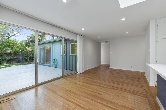 Building Photo - 22 Brennfleck Ave