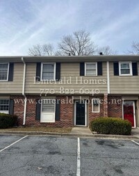 Building Photo - NOW READY!!! 3 bed 1.5 bath TOWNHOME!!