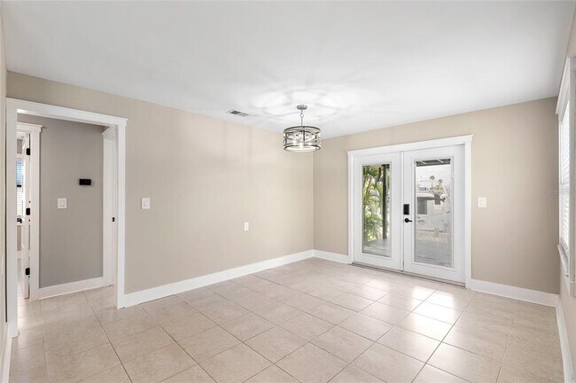 Building Photo - 231 E Madeira Ave