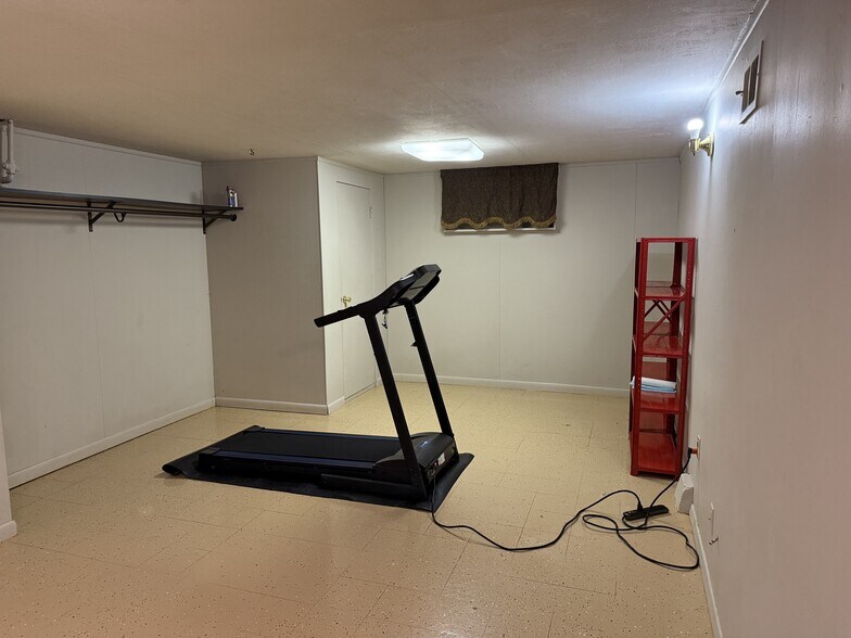 Building Photo - 541 34th St SE