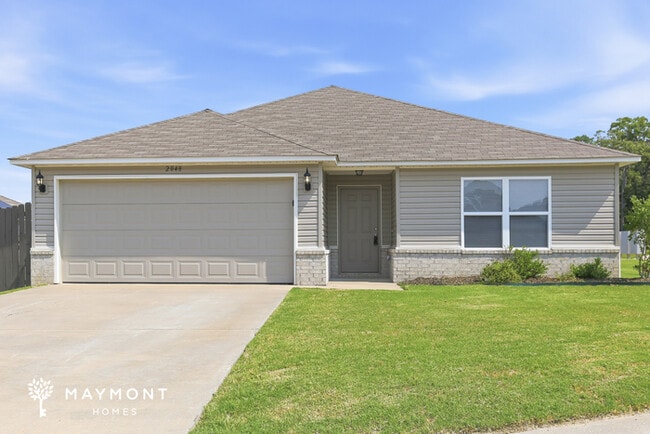 Building Photo - 2048 Bentwood Dr