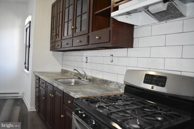 Building Photo - 10 S 62nd St