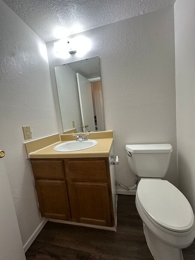 Building Photo - 1311 Eastgate Dr