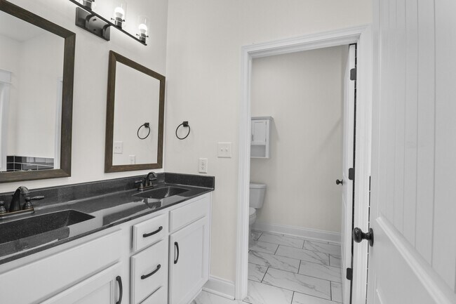 Building Photo - 525 Woodtrace Dr