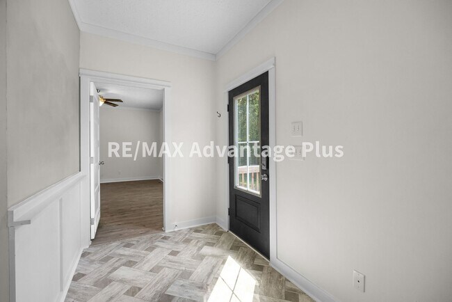 Building Photo - 1407 Paradise Rd