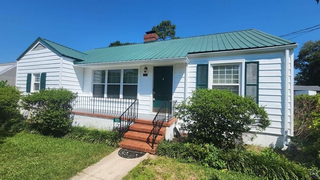 Primary Photo - 1211 Sunset Ave
