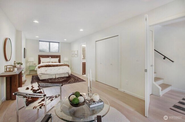 Building Photo - Welcome Home Modern Townhome in Georgetown