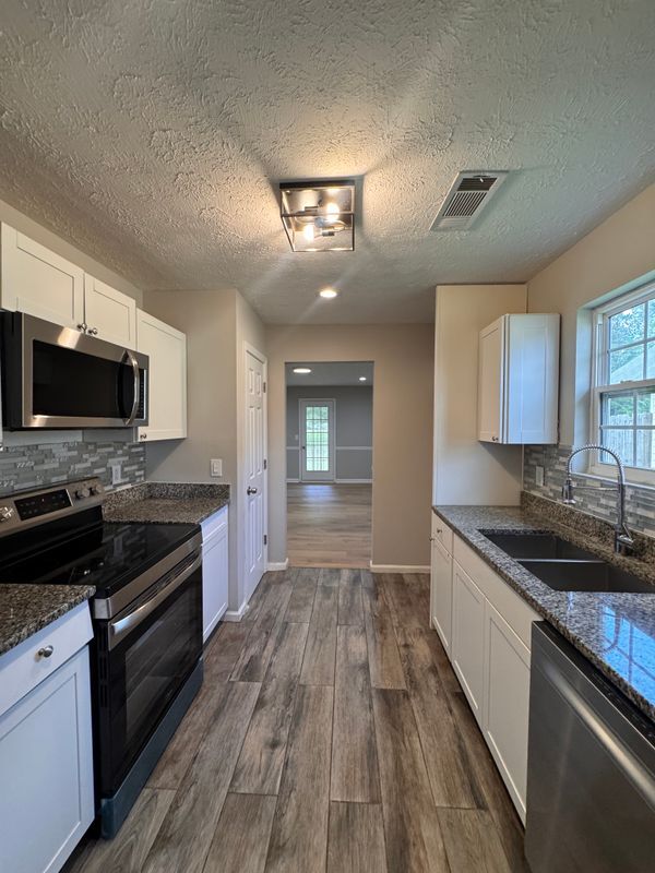 Building Photo - 10896 Big Sky Dr