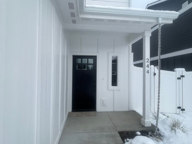 Building Photo - Brand New Hayden Townhome