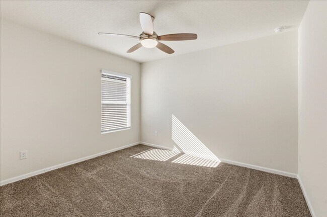 Building Photo - Welcome to this beautiful 3-bedroom, 2-bathroom home located in the heart of Bunnell!!