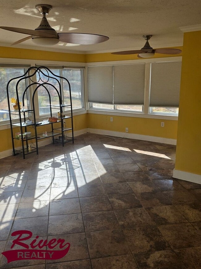 Building Photo - Brick home in Augusta!