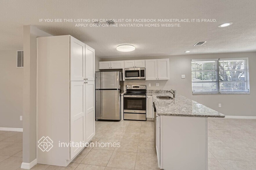 Building Photo - 7530 Rosewood Dr