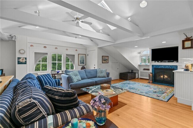 Building Photo - 718 Bellevue Ave