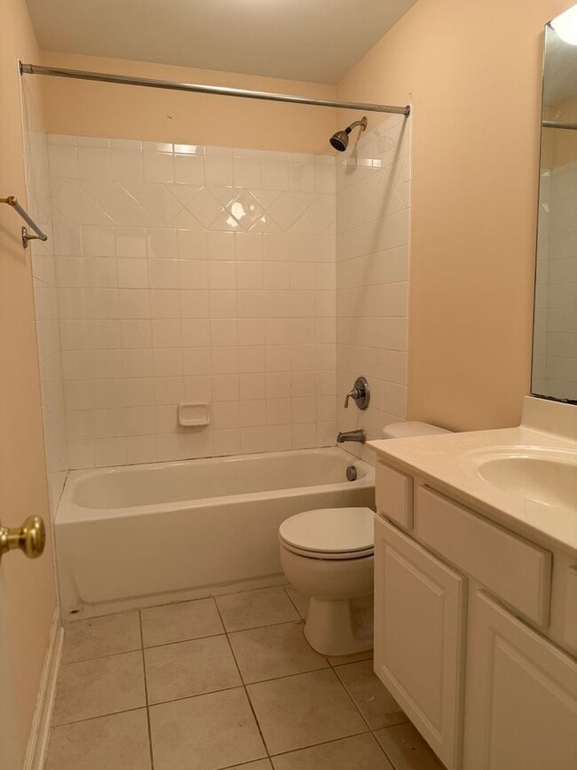 Building Photo - AMAZING Luxurious Residence, Near Educational Facilities, With Upscale Amenities!