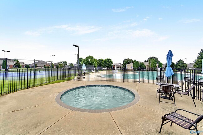Building Photo - 114 Hudson River Dr