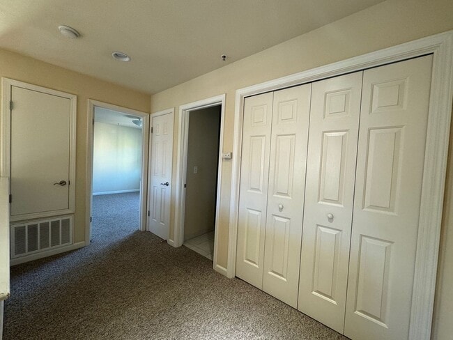 Building Photo - Newly available Stunning 2 Bedroom home fo...