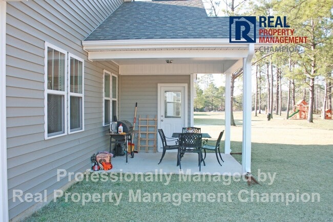 Building Photo - Beautiful Home in Hampstead on Spacious Lot