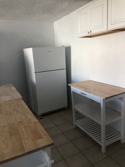 Building Photo - 6453 Kanan Dume Rd