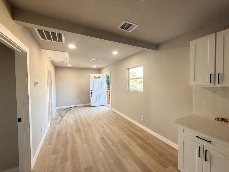 Building Photo - 2209 Gano St