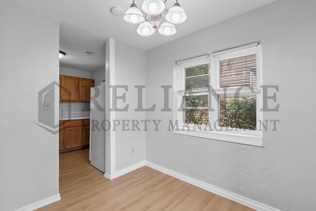 Building Photo - 839 N Oliver St