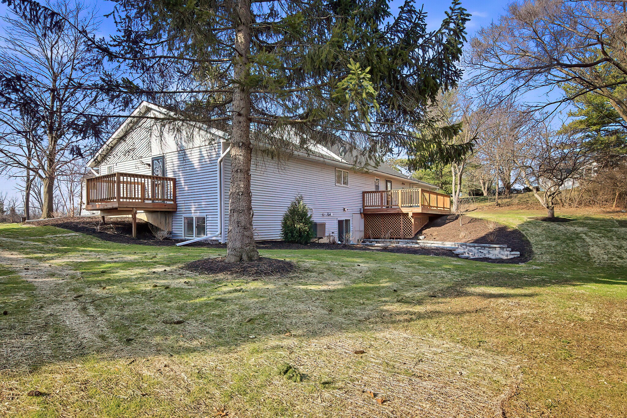 Building Photo - 6582 Lakeside Rd