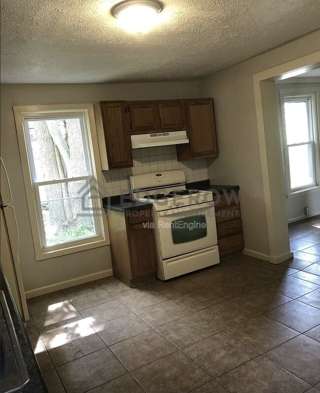 Building Photo - 1105 Baxter St SE