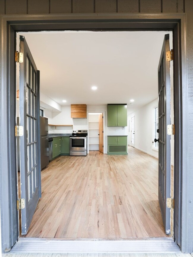 Building Photo - Picture Perfect wooded get away in Kingston Springs