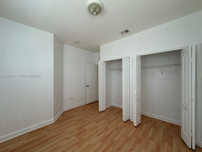 Building Photo - 1568 SE 26th St