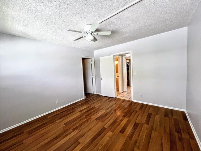 Building Photo - 625 Antioch Ave