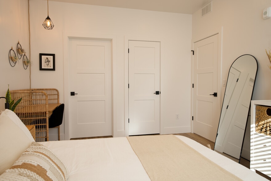 Primary bedroom - 525 N 1st St