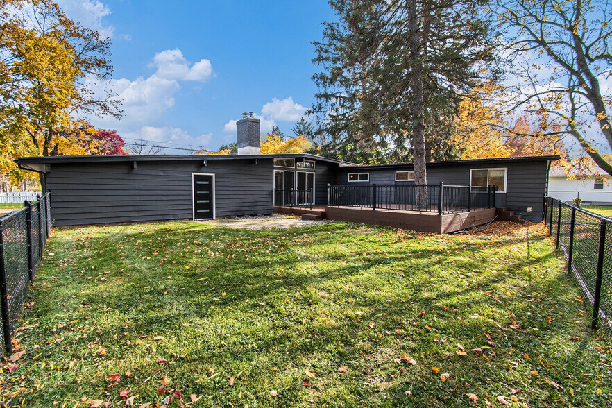 Building Photo - 1155 Carpenter Ave NW