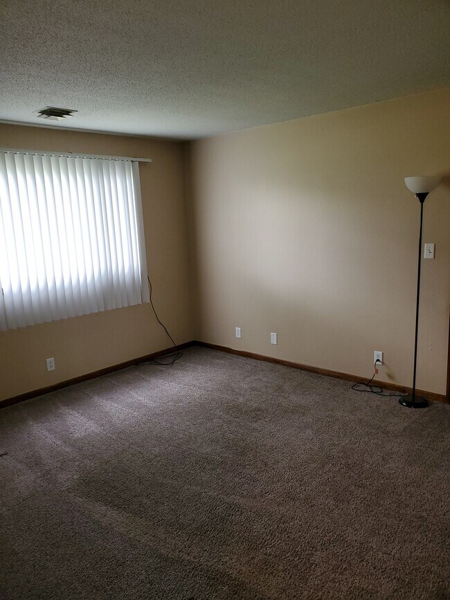 Building Photo - 2212 Piper Plz
