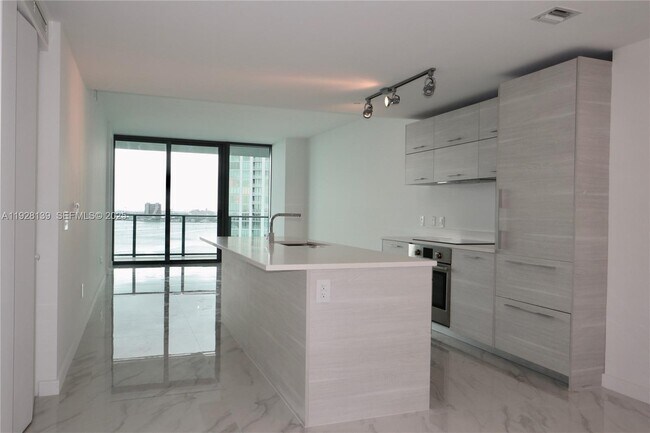 Building Photo - 650 NE 32nd St