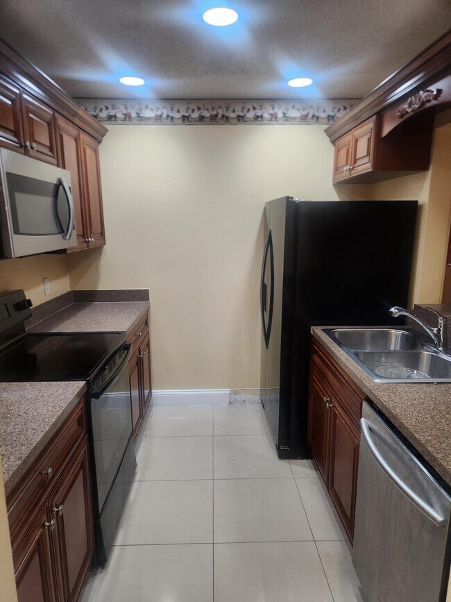 Building Photo - 5231 Pine Abbey Dr S