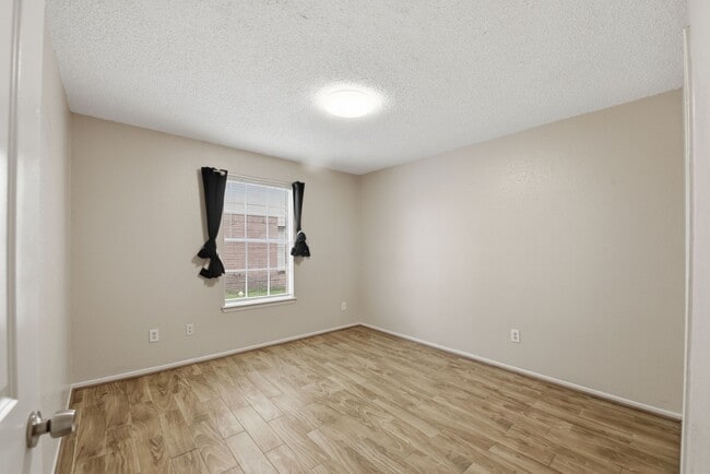 Building Photo - 1310 Brenda Ln