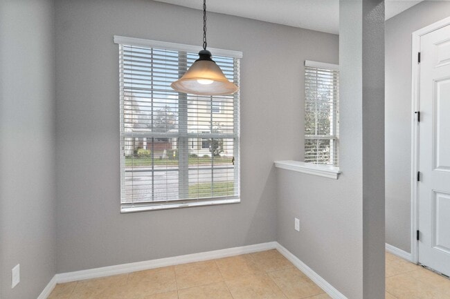 Building Photo - MOVE IN SPECIAL-Beautiful Two Story 3/2.5 Town Home w/ Loft & Screened Porch in St. Cloud