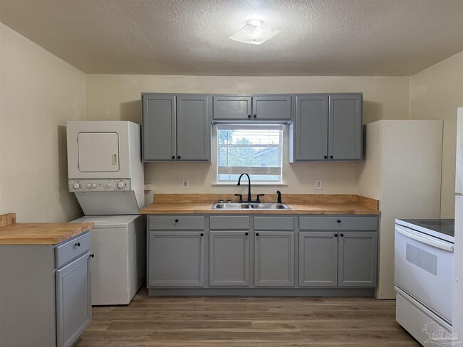 Building Photo - 1416 N 6th Ave