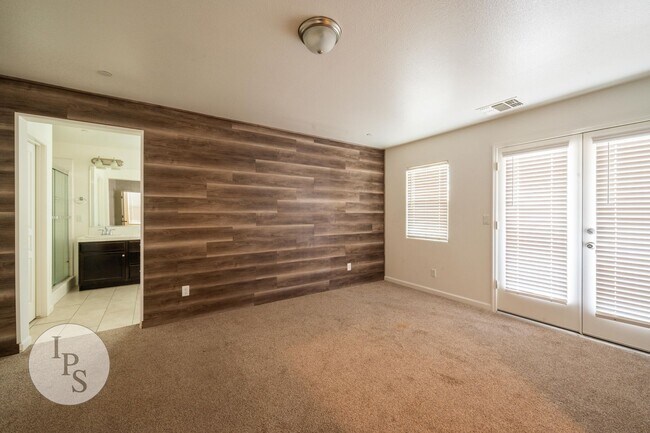 Building Photo - Fresno SouthEast Home, Gated Community, Clovis Unified School District, 3BR/2.5BA - Lots of Ameni...