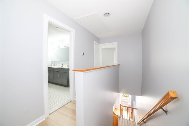 Building Photo - 64 Camelot Dr