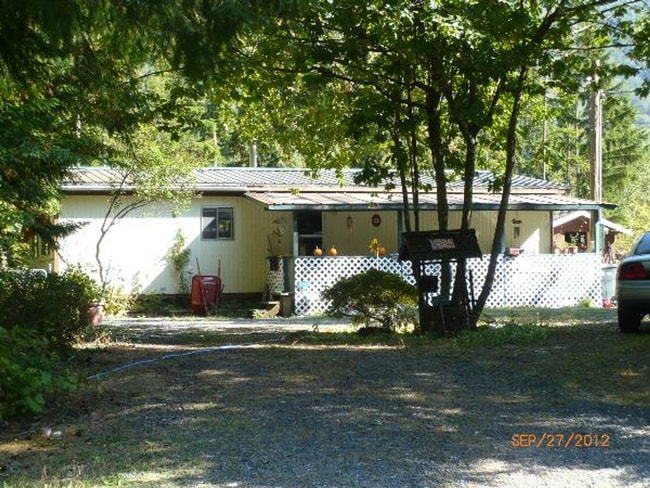 Building Photo - 2 Bedroom, 1 Bathroom Mobile Home for Rent in Maple Falls
