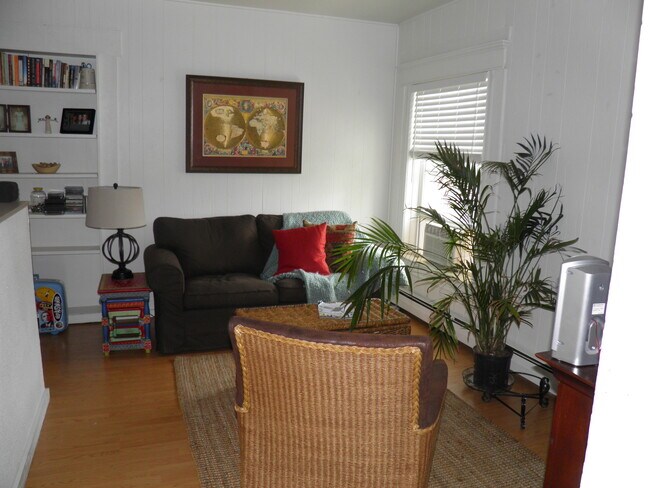 Liv room - 1304 W Kiowa St