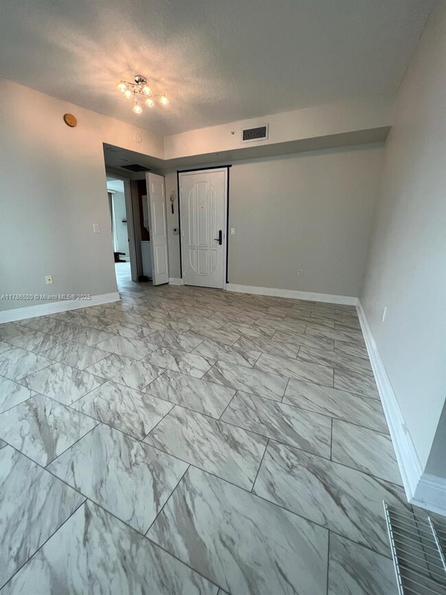 Building Photo - 3370 Hidden Bay Dr