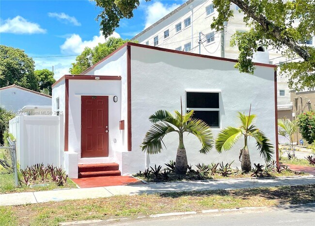 Primary Photo - 456 S 20th Ave