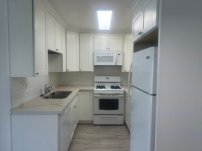 Building Photo - LUXURY LIVING AT AN AFFORDABLE PRICE