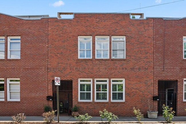 Building Photo - 230 Bradberry St SW