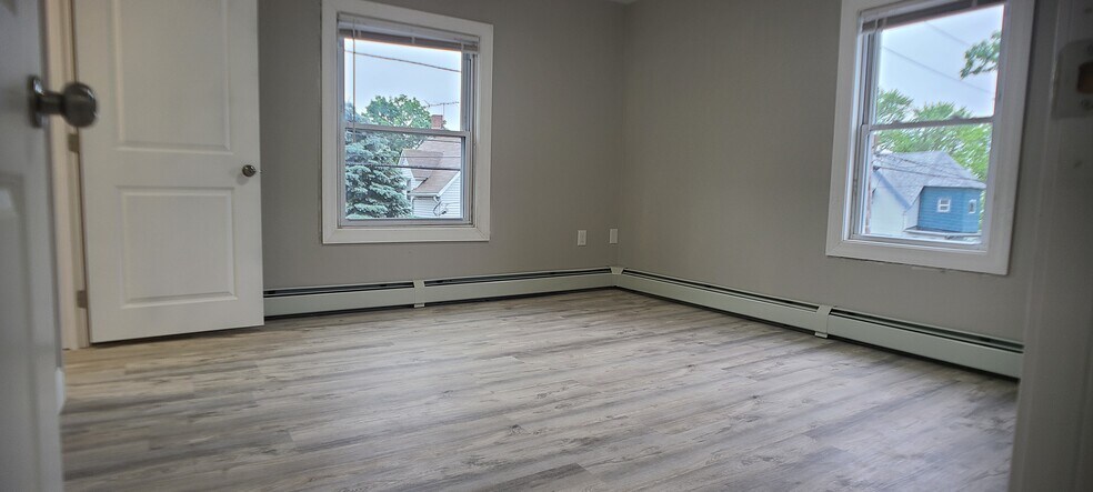 Building Photo - 113 Maple Ave