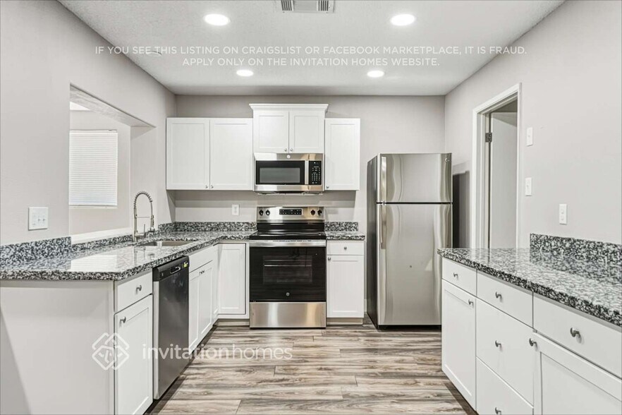 Building Photo - 11219 N 41st Ave
