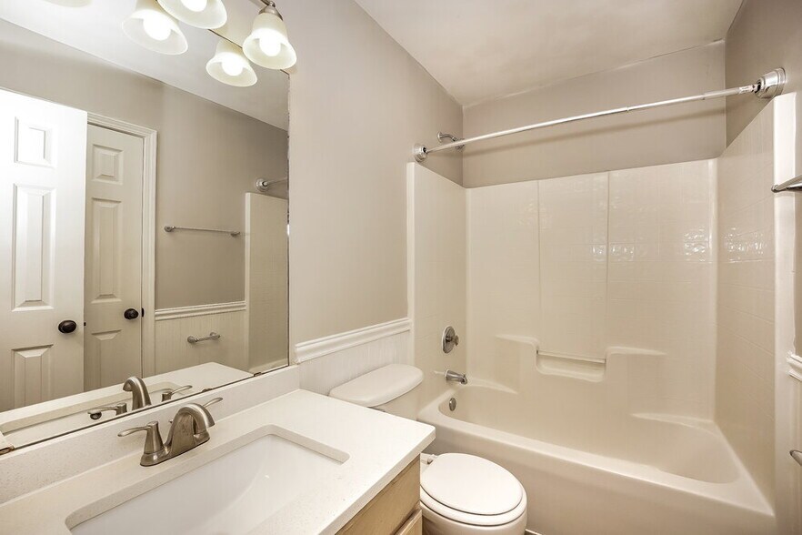 Building Photo - 1039 Sandy Point Dr SW