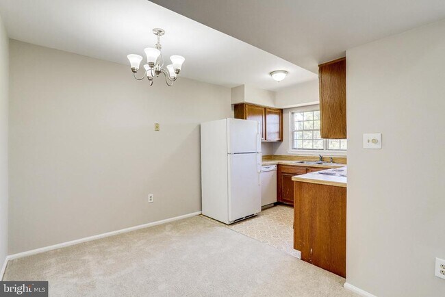 Building Photo - 7758 New Providence Dr